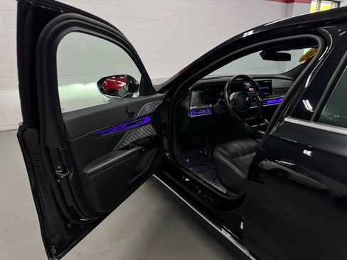 Used 2024 BMW i7 xDrive60 w/ Executive Package image 9