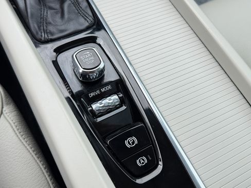 Used 2020 Volvo S60 T5 Momentum w/ Protection Package image 20