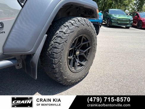 Used 2023 Jeep Gladiator Sport AWD/4WD image 6