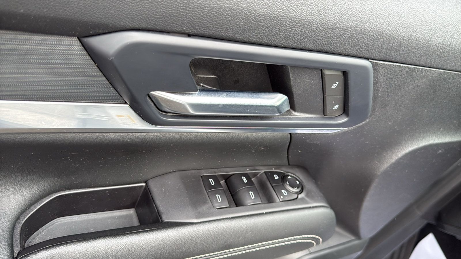 Used 2025 GMC Terrain Elevation AWD/4WD image 7