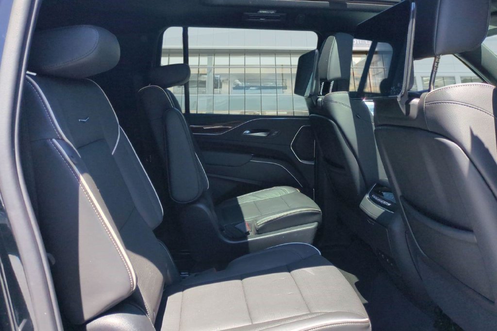Certified 2023 Cadillac Escalade ESV Premium Luxury w/ Performance Package AWD/4WD image 13