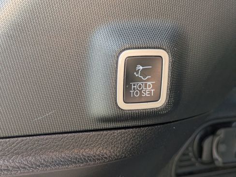 Used 2025 Jeep Grand Cherokee Laredo w/ Luxury Tech Group I image 30