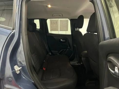 Used 2021 Jeep Renegade Latitude AWD/4WD image 19