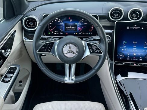Used 2023 Mercedes-Benz GLC 300 image 27