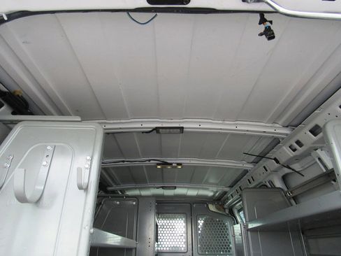 Used 2015 Chevrolet Express 2500 RWD image 23