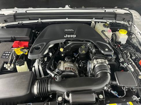 Used 2021 Jeep Gladiator Sport image 33