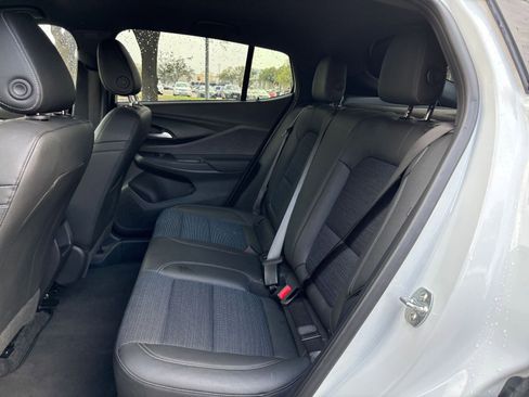 Used 2025 Buick Envista Preferred image 21