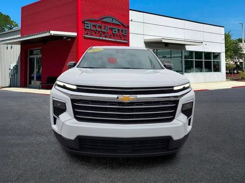 Used 2026 Chevrolet Traverse LT w/ Driver Confidence Package FWD image 8