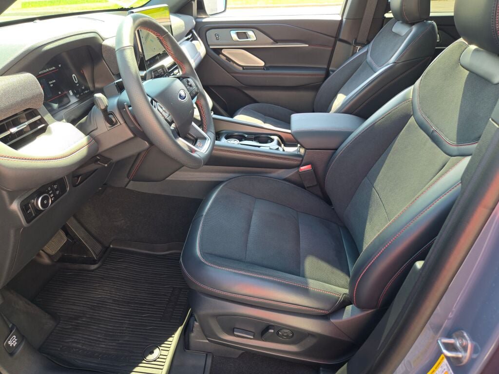 Used 2025 Ford Explorer ST w/ Sun And Sound Package AWD/4WD image 21