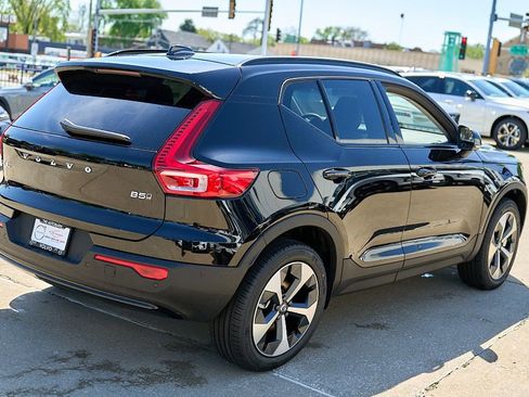 New 2026 Volvo XC40 B5 Plus AWD/4WD image 9