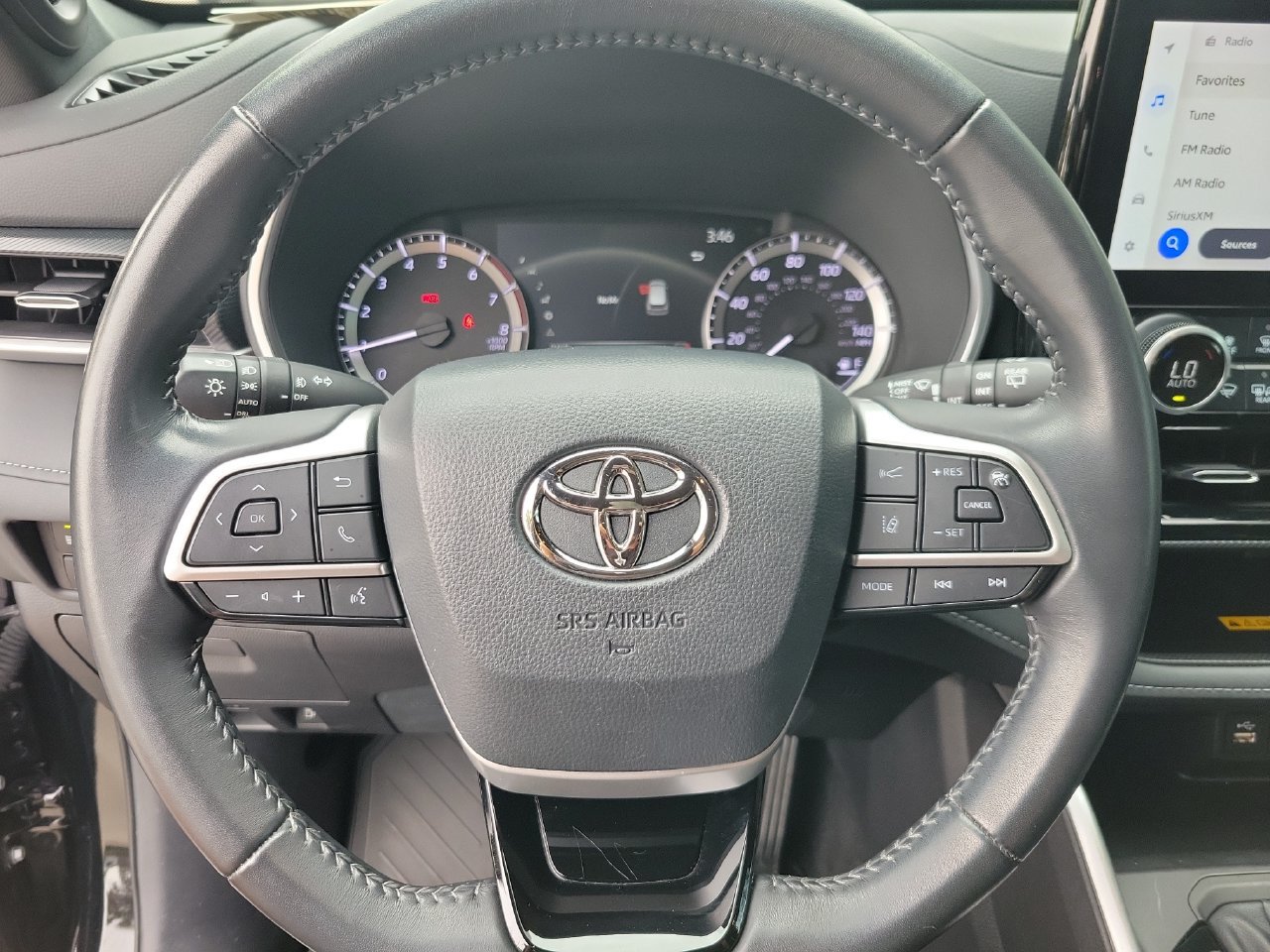 Used 2024 Toyota Highlander XSE AWD/4WD image 19