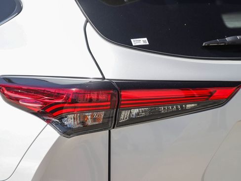 Used 2022 Toyota Highlander Platinum AWD/4WD image 9