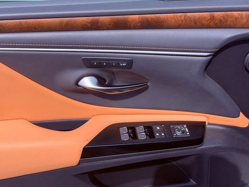 Used 2023 Lexus ES 350 w/ Premium Package FWD image 18