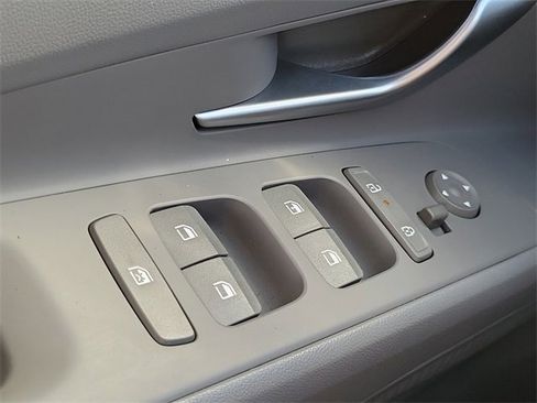 Used 2025 Hyundai Elantra SE image 14