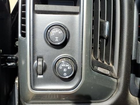 Used 2018 Chevrolet Silverado 1500 LT w/ LT Eassist Package AWD/4WD image 18