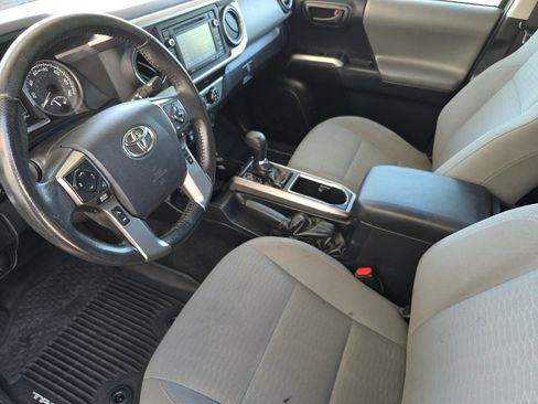 Used 2019 Toyota Tacoma SR5 AWD/4WD image 9