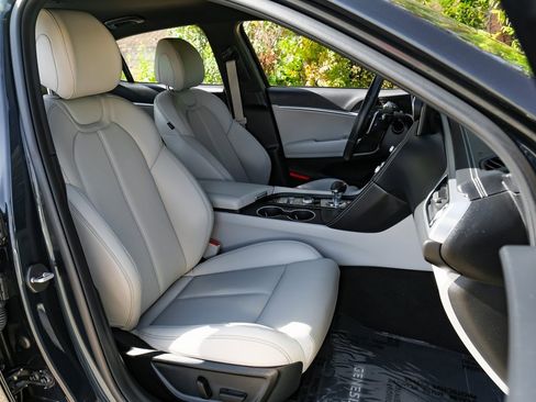 Used 2023 Genesis G70 2.0T image 36