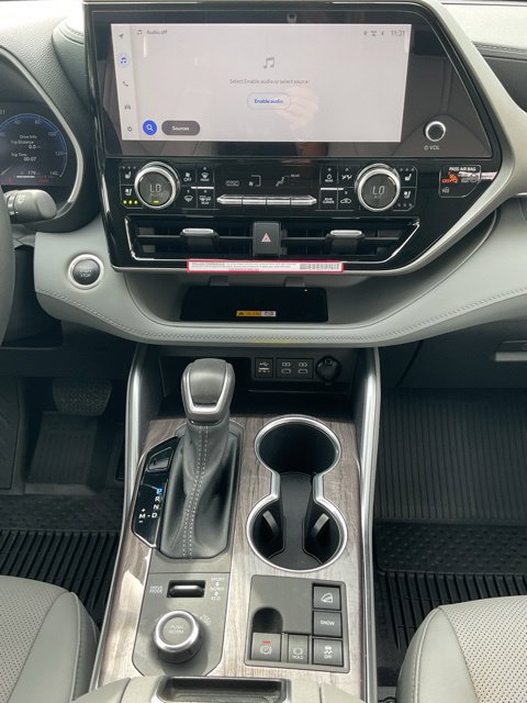 Used 2024 Toyota Highlander Limited AWD/4WD image 30