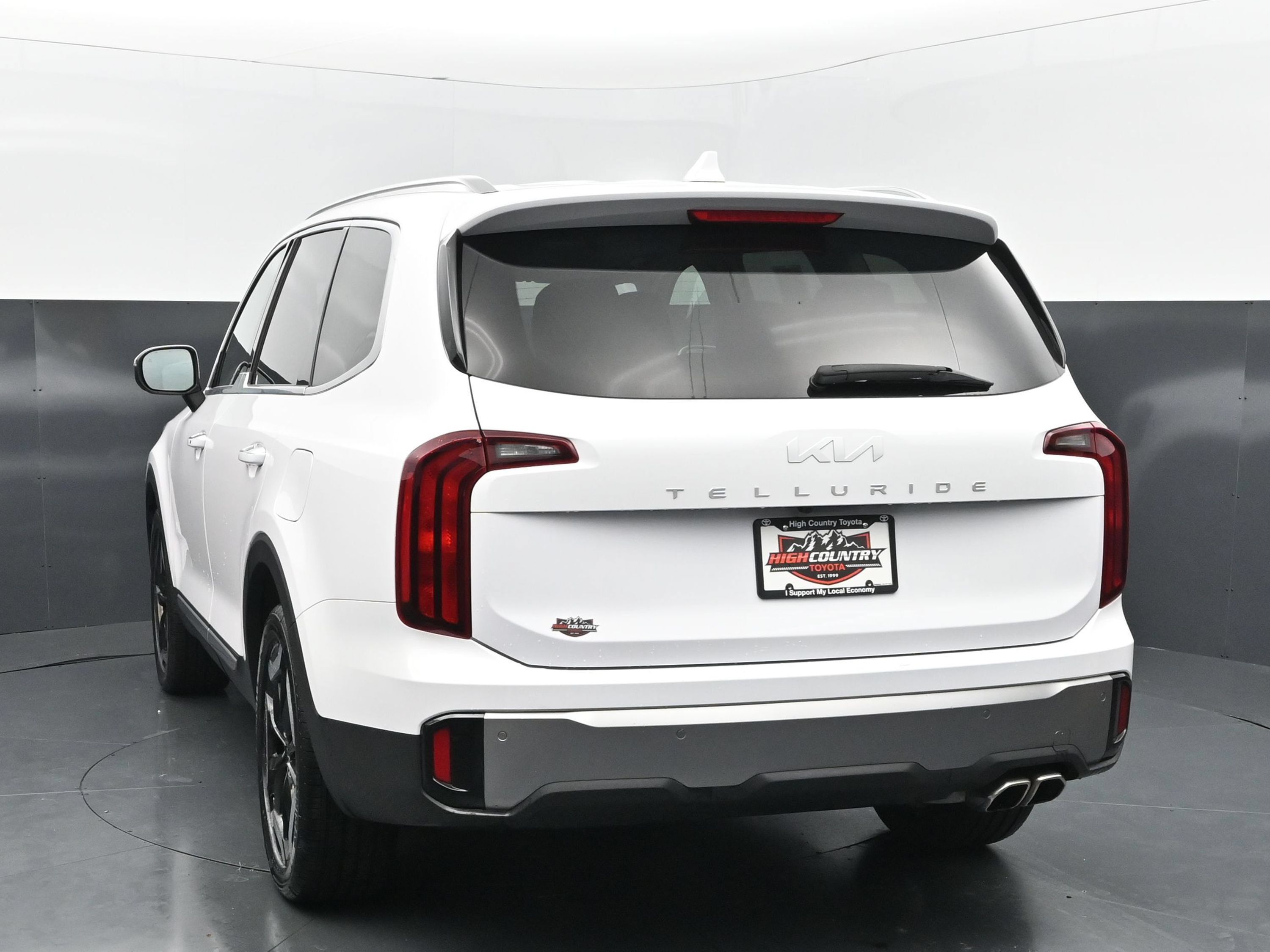 Used 2025 Kia Telluride S FWD image 4