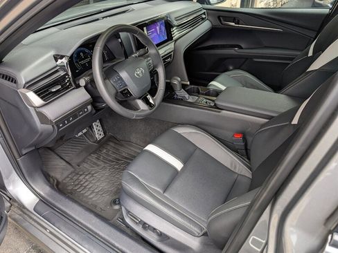 Used 2025 Toyota Camry SE w/ Convenience Package FWD image 2