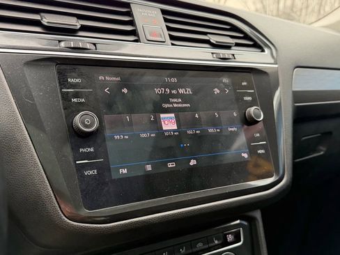 Used 2018 Volkswagen Tiguan SE w/ Panoramic Sunroof Package image 35