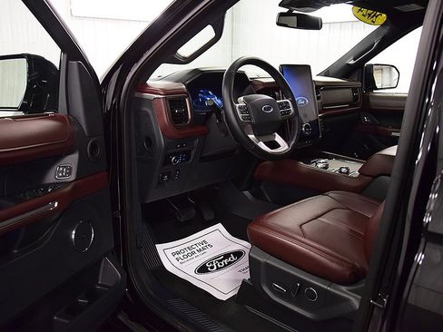 Used 2024 Ford Expedition Max Limited image 16