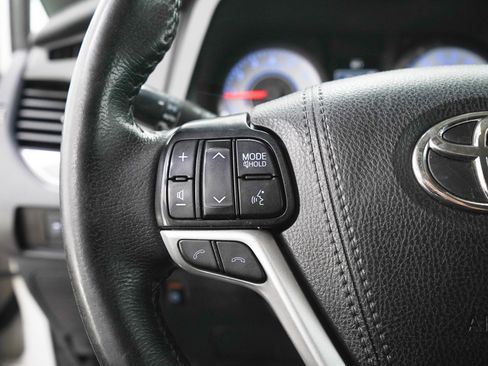 Used 2020 Toyota Sienna SE FWD image 27