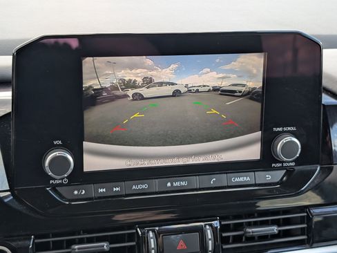 Used 2024 Nissan Pathfinder SV FWD image 18