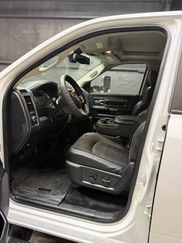 Used 2013 RAM 3500 Laramie w/ Convenience Group AWD/4WD image 8