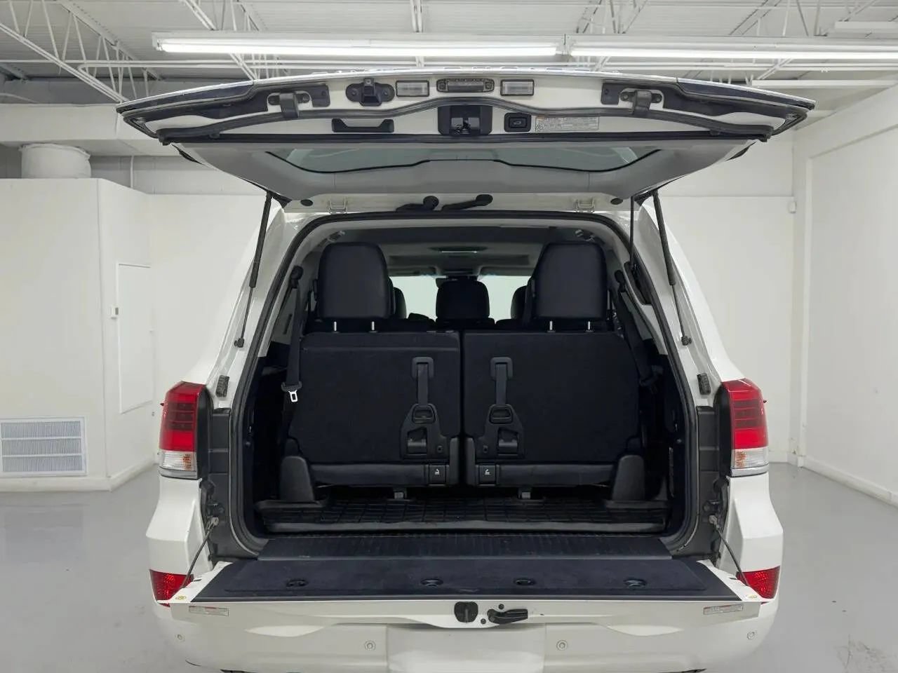 Used 2018 Toyota Land Cruiser AWD/4WD image 35