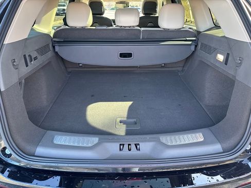 Used 2025 Lincoln Nautilus Premier w/ Equipment Group 102A image 27