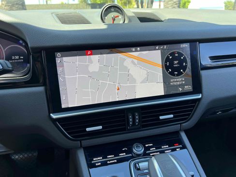 Used 2019 Porsche Cayenne AWD/4WD image 20