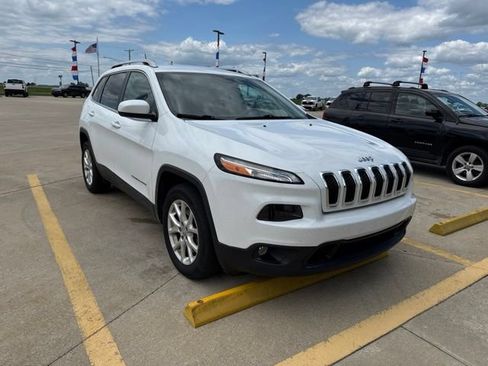 Used 2017 Jeep Cherokee Latitude FWD image 13