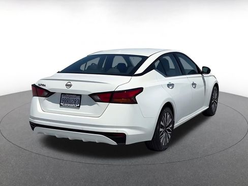 Used 2025 Nissan Altima 2.5 SV FWD image 14
