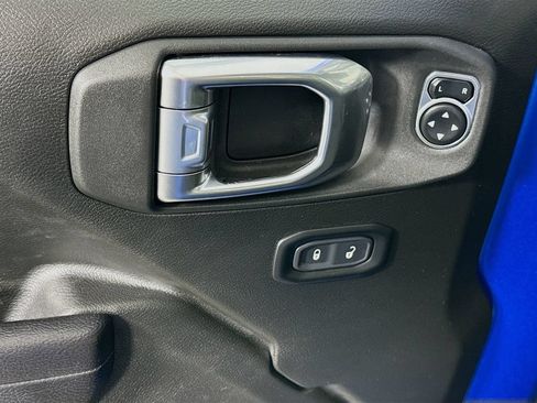 Used 2024 Jeep Wrangler Unlimited AWD/4WD image 24