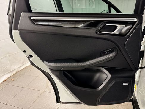 Used 2017 Porsche Macan S image 16