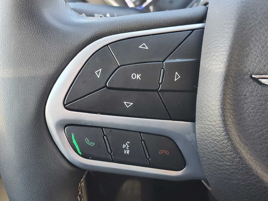 Used 2023 Chrysler Pacifica Touring-L FWD image 25