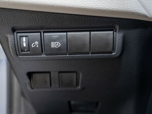 Used 2023 Toyota Corolla Cross L image 28