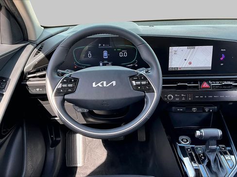 Used 2023 Kia Niro EX FWD image 11