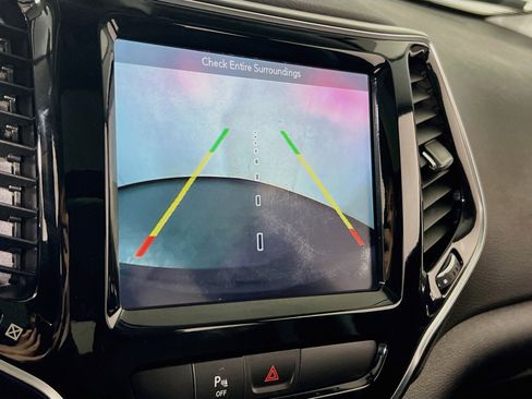 Used 2019 Jeep Cherokee Limited AWD/4WD image 14