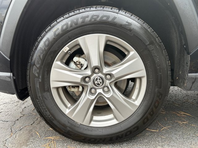 Used 2024 Toyota RAV4 LE AWD/4WD image 26