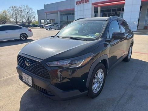 Used 2022 Toyota Corolla Cross LE image 3