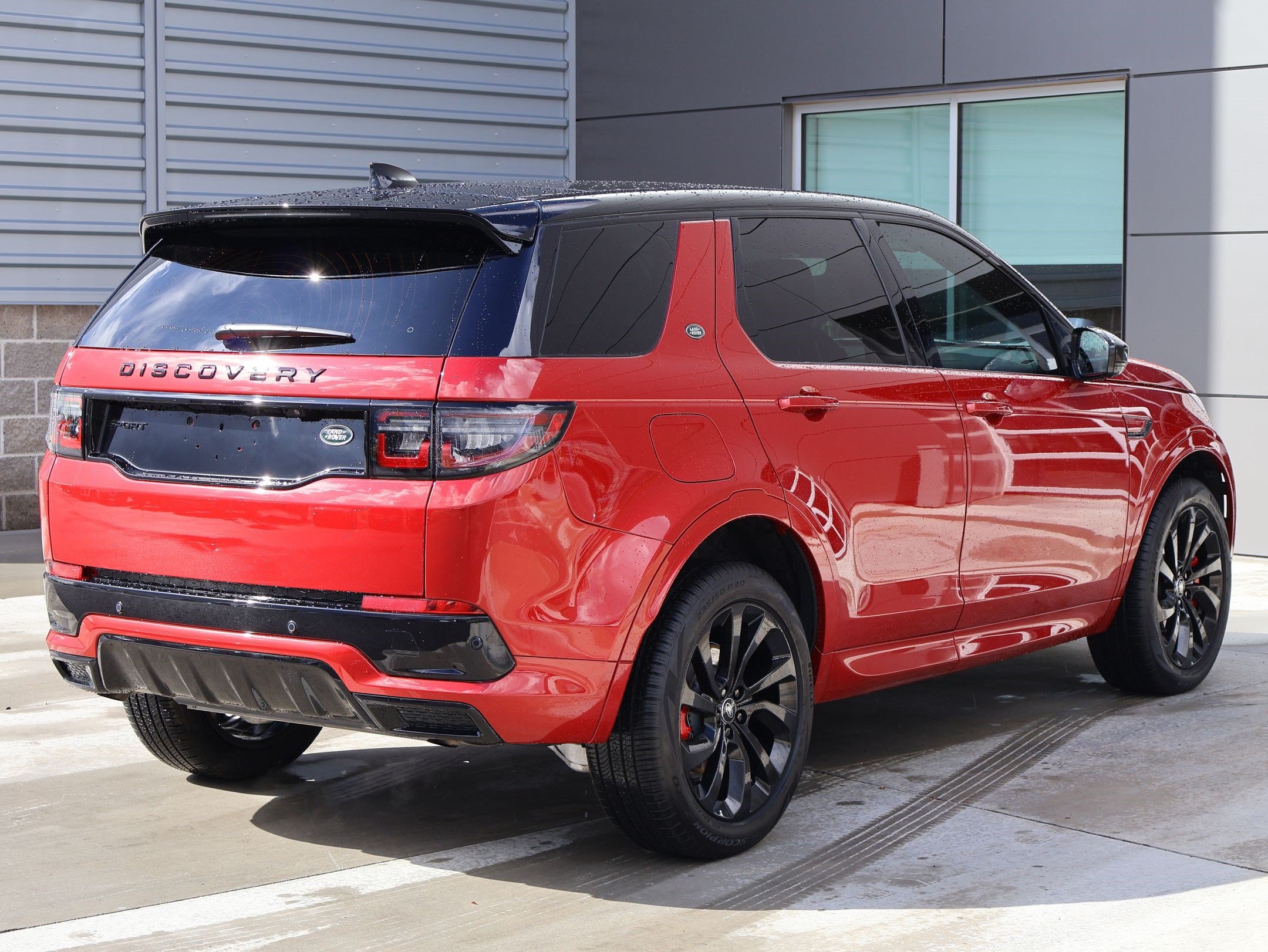 Used 2023 Land Rover Discovery Sport SE R-Dynamic AWD/4WD image 7