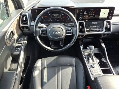 Used 2022 Kia Sorento S image 12