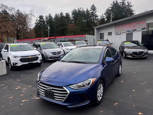 Used 2017 Hyundai Elantra SE image 3