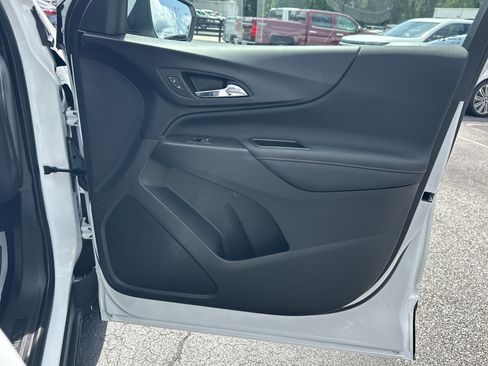 Used 2024 Chevrolet Equinox RS FWD image 15