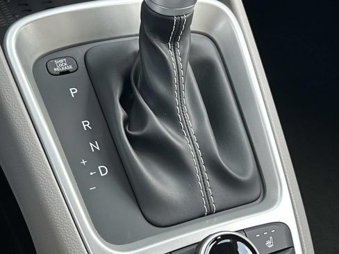 New 2026 Hyundai Venue SEL FWD image 32