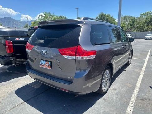 Used 2011 Toyota Sienna XLE w/ Premium Pkg FWD image 3