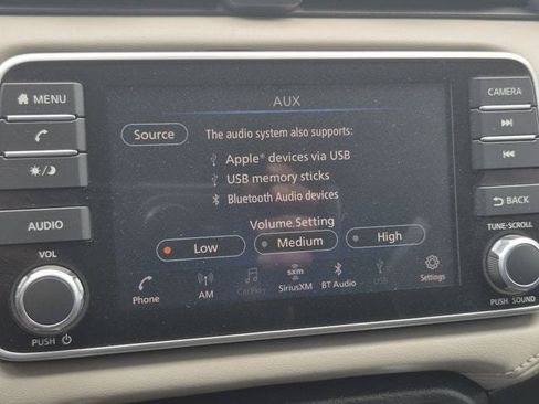 Used 2020 Nissan Versa SV FWD image 14