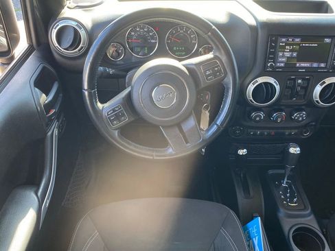 Used 2018 Jeep Wrangler Unlimited Sahara w/ Dual Top Group AWD/4WD image 10